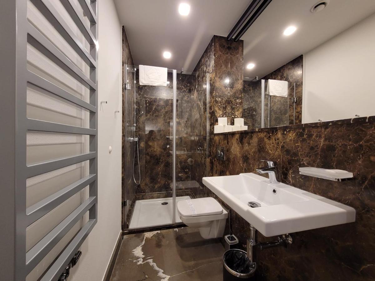 Dada Premium Aparthotel Краков Экстерьер фото